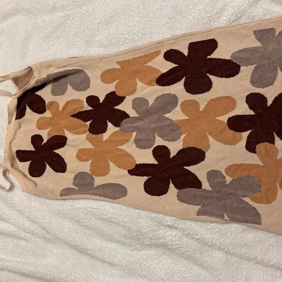 Vintage-inspired Knit Dress 🌸
Size: L (US 8/10, EU 40/42) - Picture 3 of 5